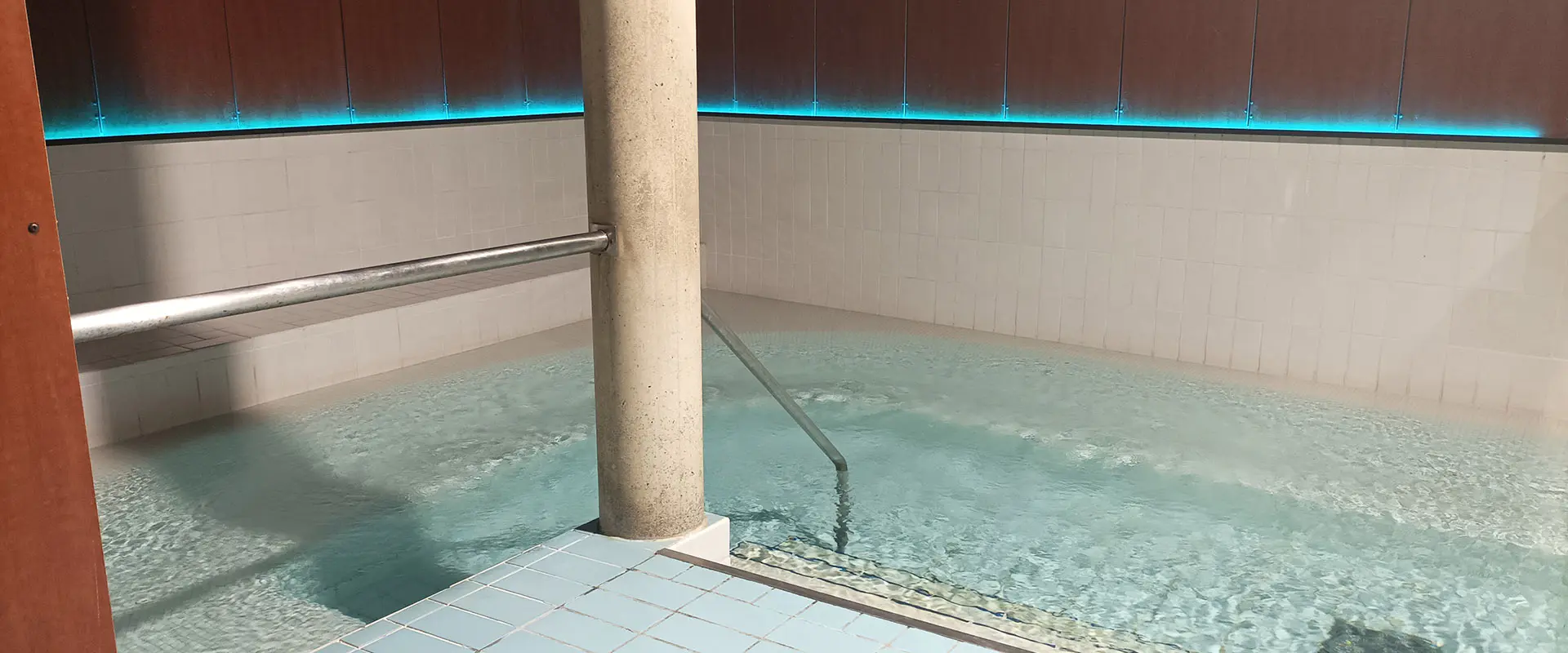 Detalle de la pequeña piscina de hidromasaje