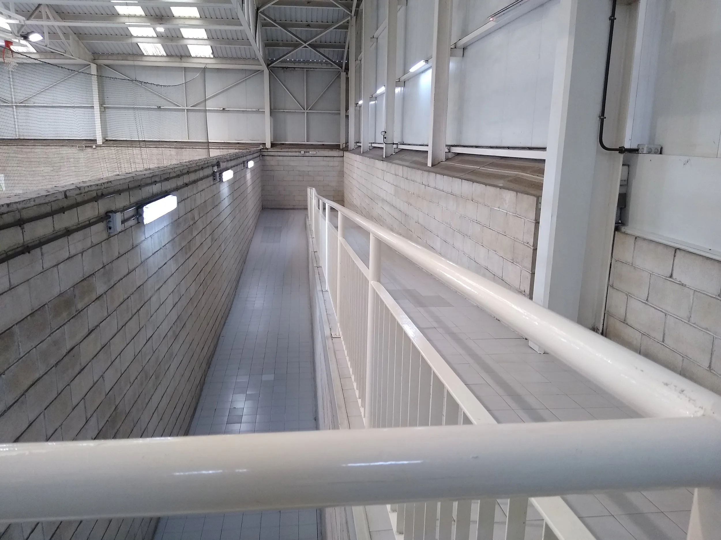 Rampa de acceso a la planta superiror del polideportivo