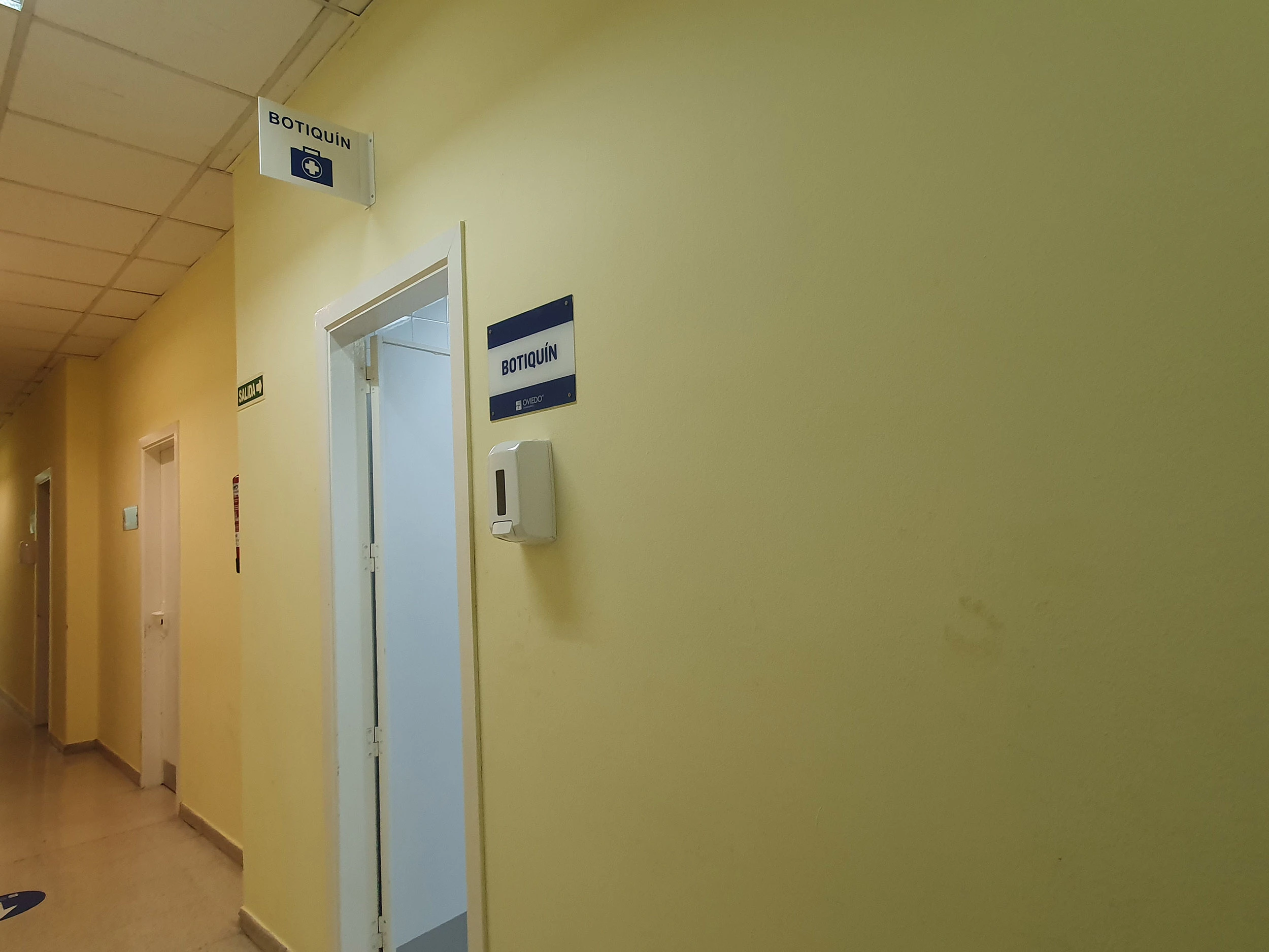 Acceso a la sala de Botiquín