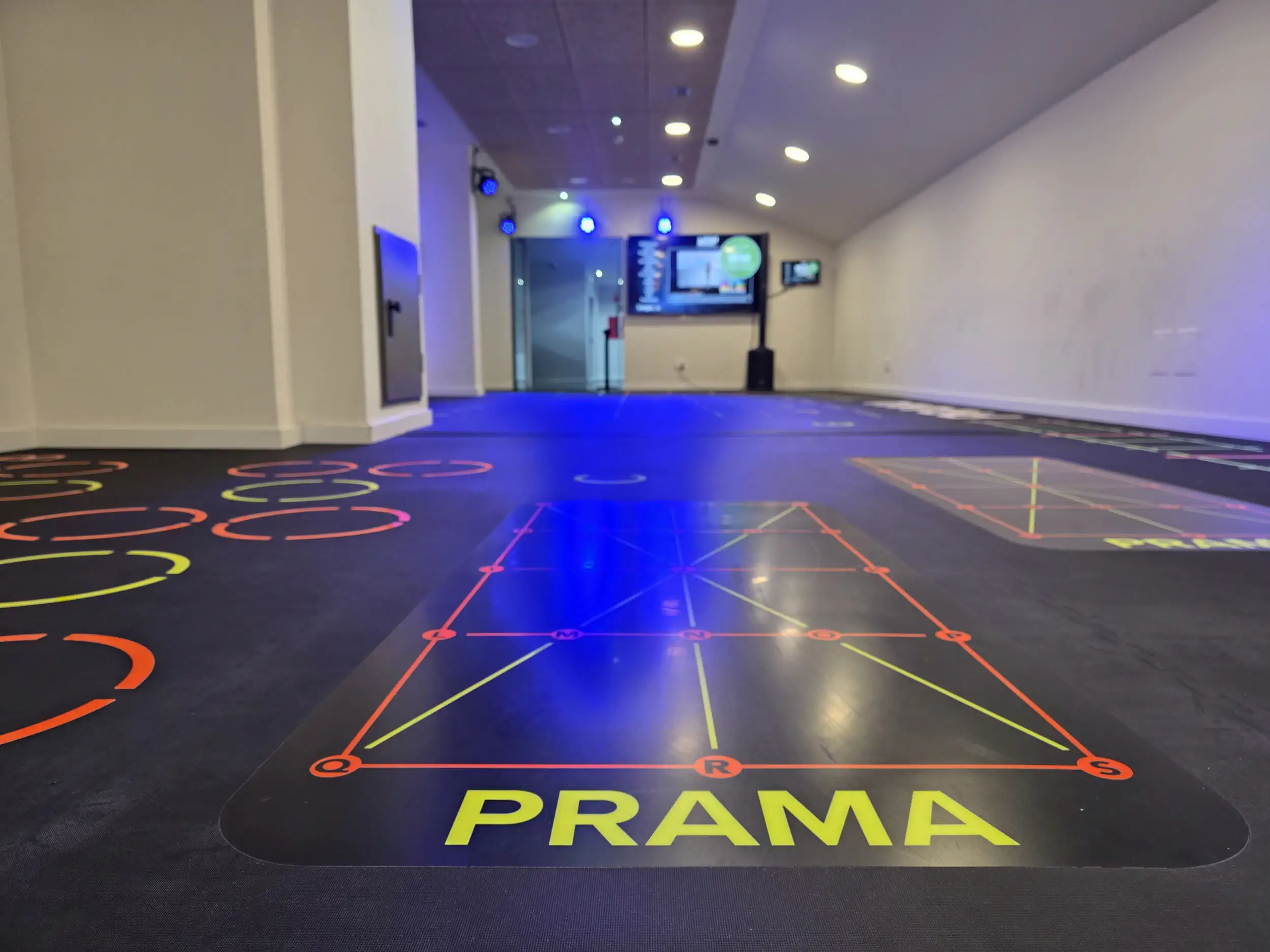Sala PRAMA del Palacio de los Deportes de Oviedo equipada para entrenamiento funcional y ejercicios interactivos