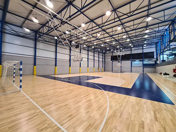 Pista polideportiva a pie de pista 
