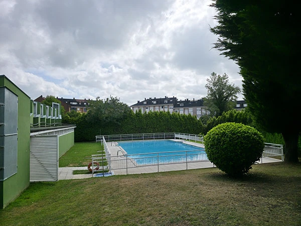 vista de la piscina desde la zona de playa