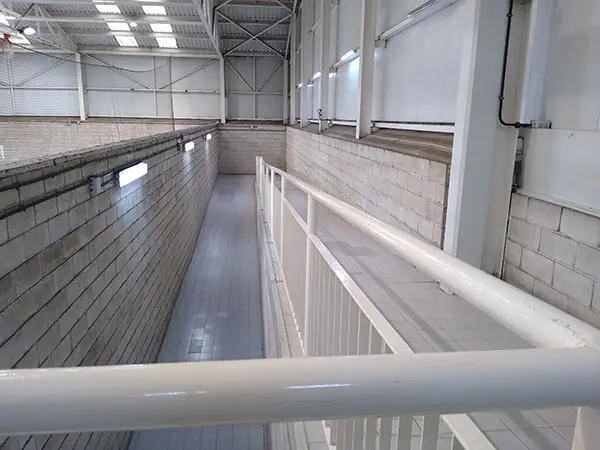 Rampa de acceso a la planta superiror del polideportivo