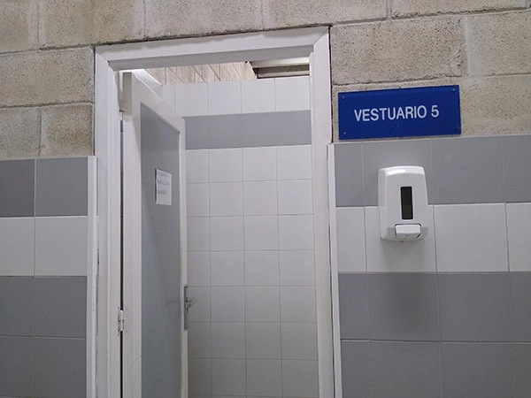 Puerta del vestuario 5