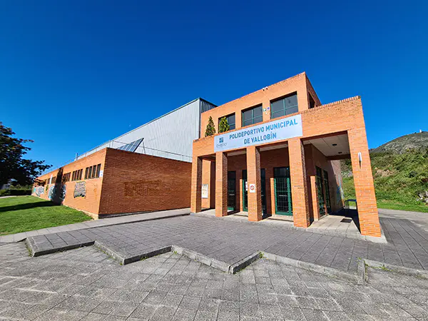 Edificio del polideportivo de vallobin. Toma exterior del edificio