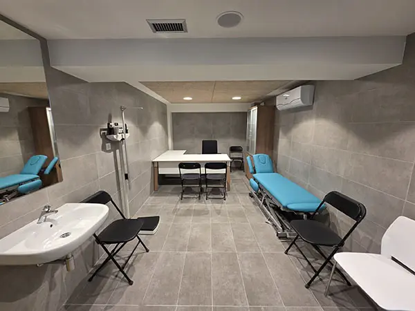 Enfermería del Palacio de los Deportes de Oviedo equipada para atención médica y asistencia deportiva
