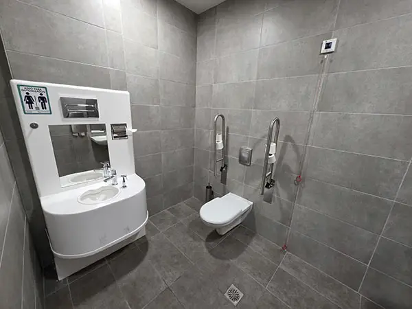 Servicio adaptado para personas ostomizadas en el Palacio de los Deportes de Oviedo.